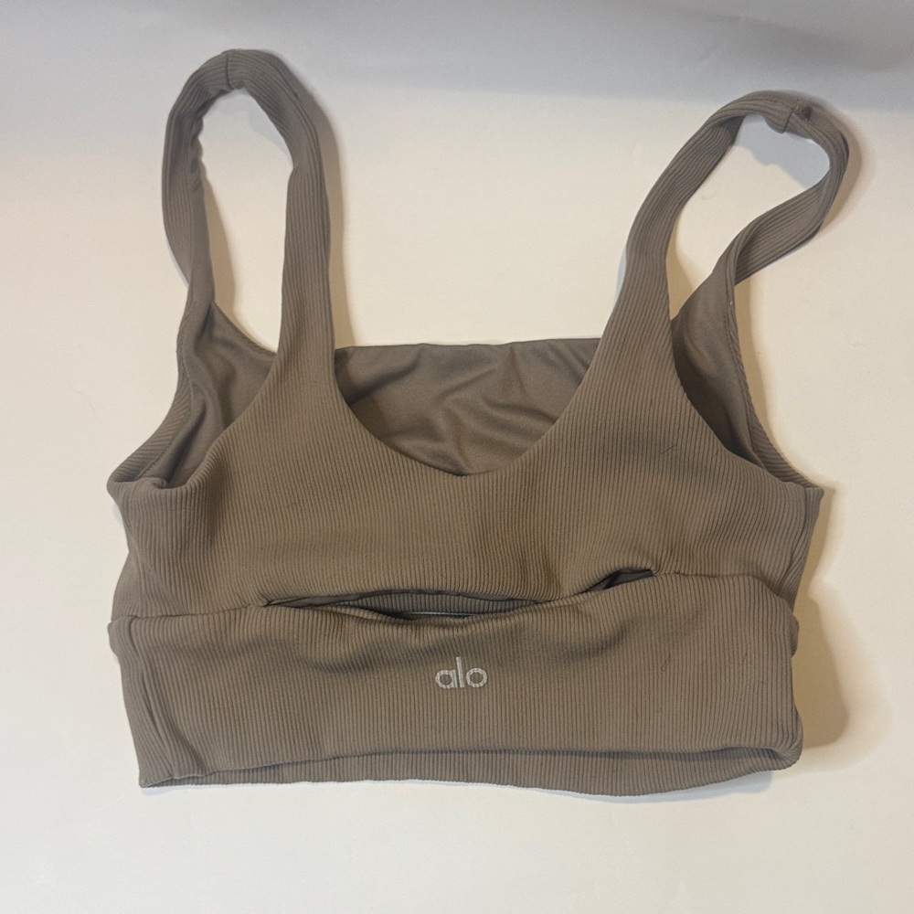 Alo Ribbed Scoop Sports Bra in Taupe